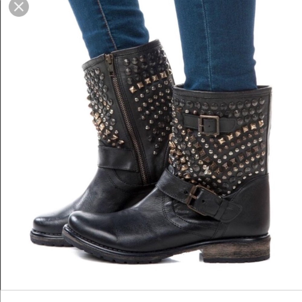 I.S.O Steve Madden Marcoo stud boots size 9